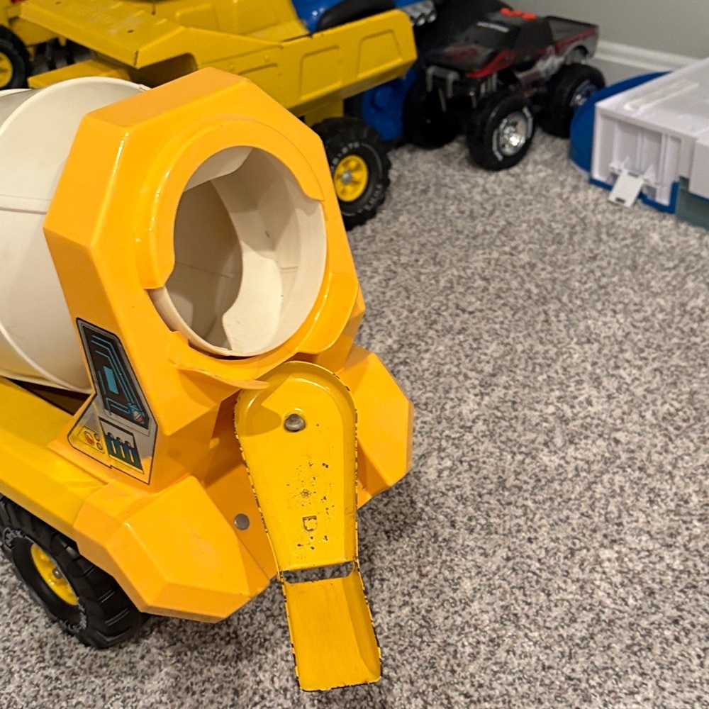 Tonka Yellow and Black Cement Mixer Truck - Picture 3 of 4